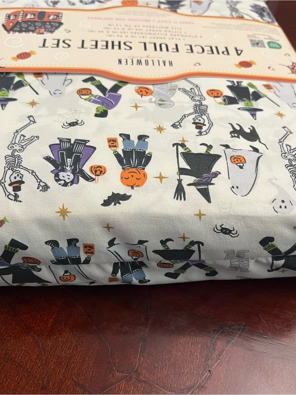 Cream Halloween Character Full 4-Piece Sheet Set